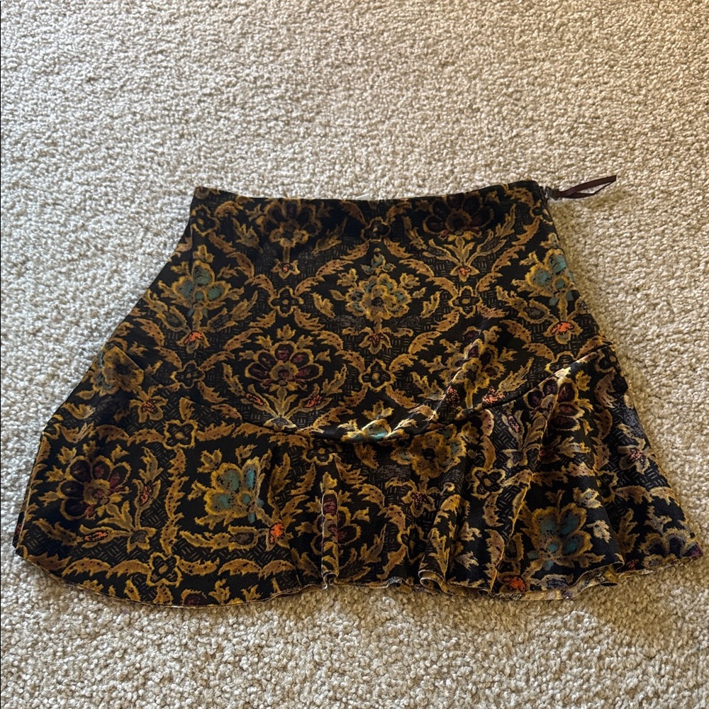 Ecote Brand Women’s Elegant Floral Patterned Velvet Mini Skirt w/ Side Zip SMALL